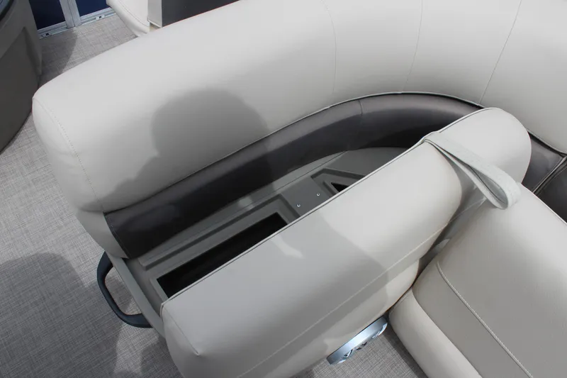 Slide: The Image of Sun Tracker Bass Buggy 18 DLX 2025 - 102