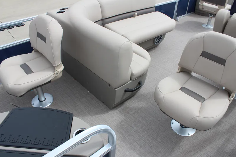 Slide: The Image of Sun Tracker Bass Buggy 18 DLX 2025 - 104