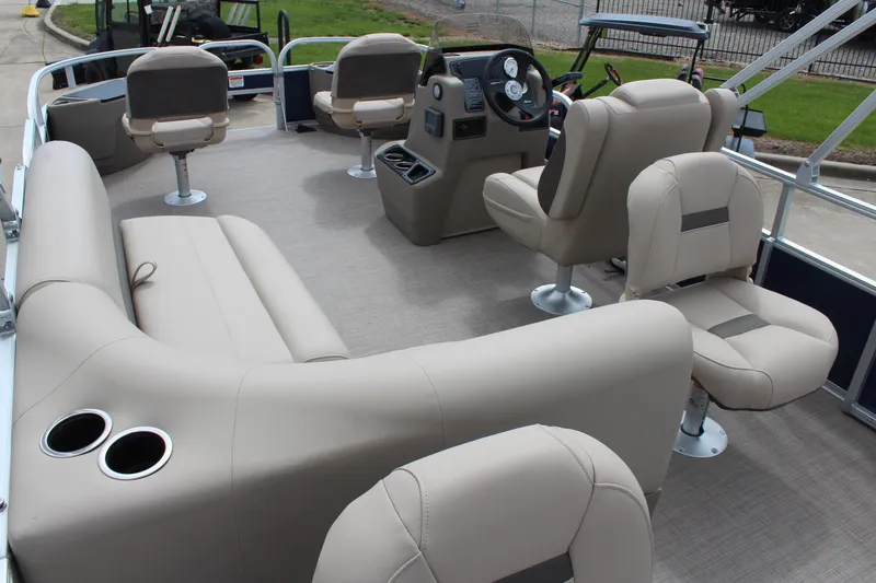 Slide: The Image of Sun Tracker Bass Buggy 18 DLX 2025 - 106