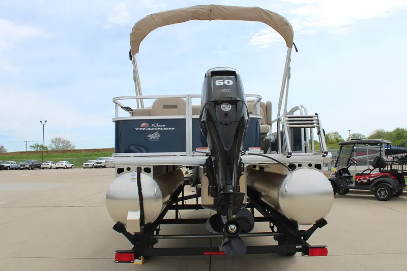 Slide: The Image of Sun Tracker Bass Buggy 18 DLX 2025 - 91