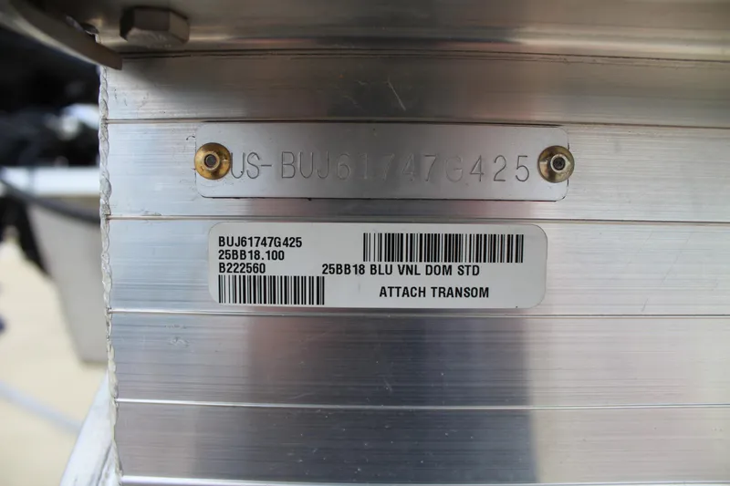 Slide: The Image of Sun Tracker Bass Buggy 18 DLX 2025 - 93