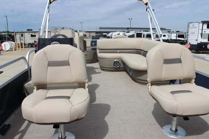 Slide: The Image of Sun Tracker Bass Buggy 18 DLX 2025 - 94