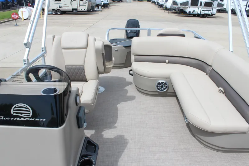 Slide: The Image of Sun Tracker Bass Buggy 18 DLX 2025 - 97