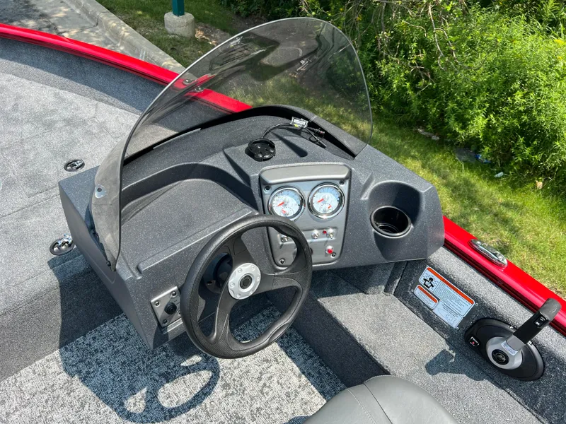 Slide: The Image of Tracker Pro Guide V-16 SC 2025 - 80