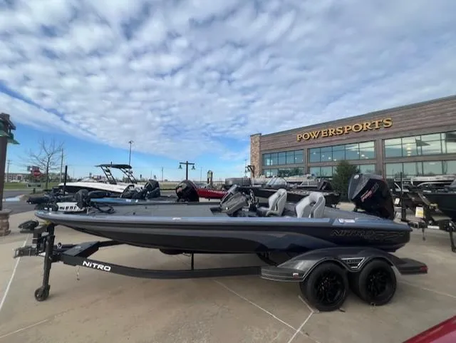 The Image of 2025 Nitro Z21 XL Pro boat displayed at Powersports dealership under a cloudy sky. - 0