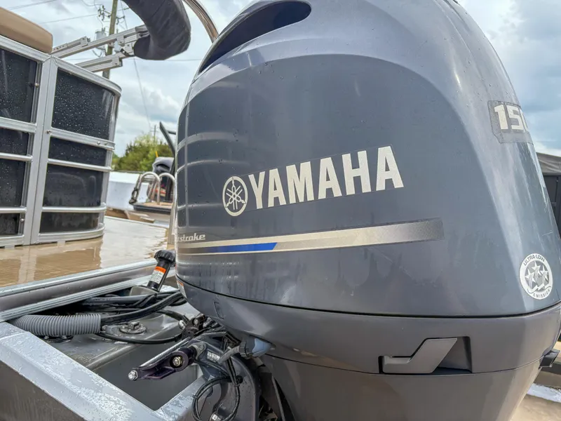Slide: The Image of Yamaha outboard motor on 2018 Trifecta 22 C CS 2.75 pontoon boat. - 4