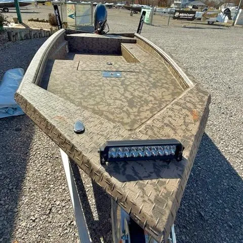 Slide: The Image of 2025 Xpress H16DB boat with Nat Gear Paint, featuring a rugged design and light bar. - 5