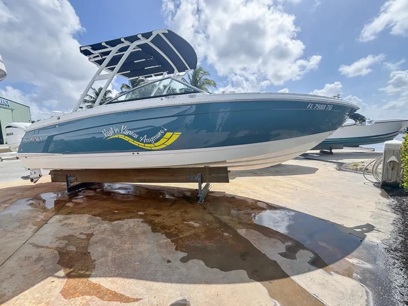 Slide: The Image of Cobalt R8 Outboard 2022 - 1