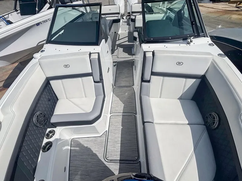 Slide: The Image of Cobalt R8 Outboard 2022 - 13