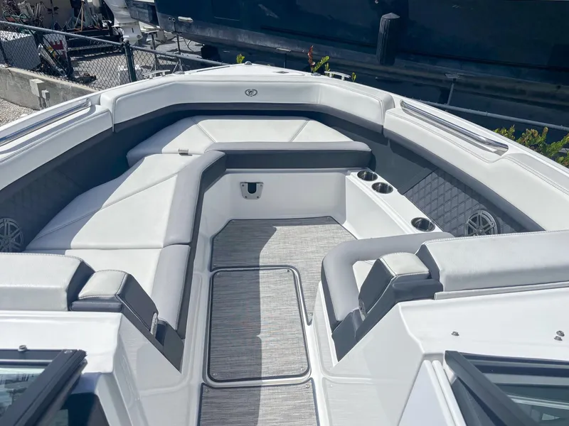 Slide: The Image of Cobalt R8 Outboard 2022 - 14