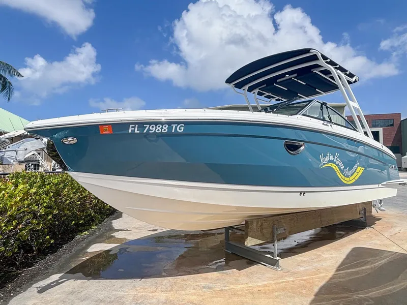 Slide: The Image of Cobalt R8 Outboard 2022 - 3