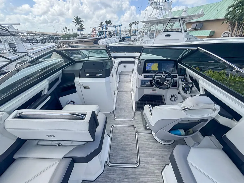 Slide: The Image of Cobalt R8 Outboard 2022 - 7