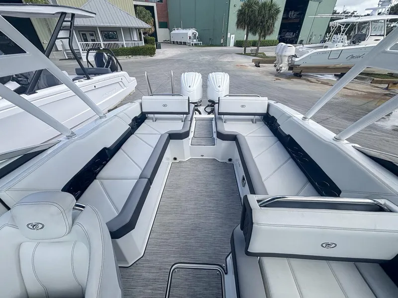 Slide: The Image of Cobalt R8 Outboard 2022 - 9