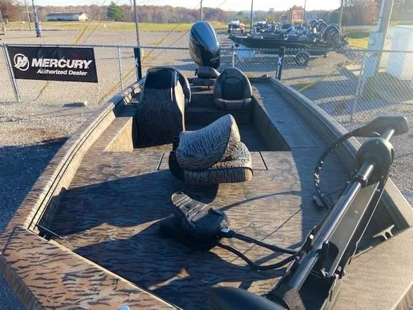 Slide: The Image of 2024 Xpress XP200 boat with camo seats at Mercury dealer. - 9