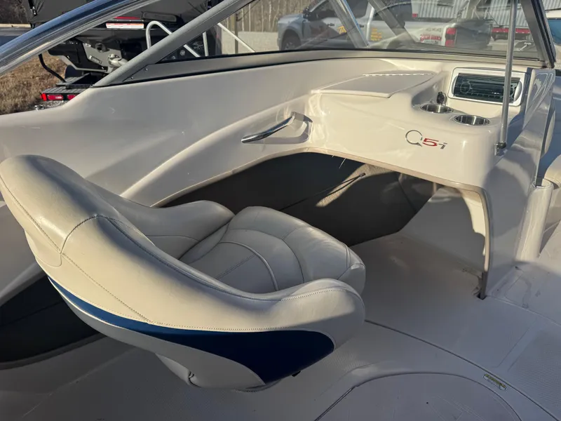 Slide: The Image of 2011 Tracker Tahoe Q5i boat interior with white seating and dashboard. - 4