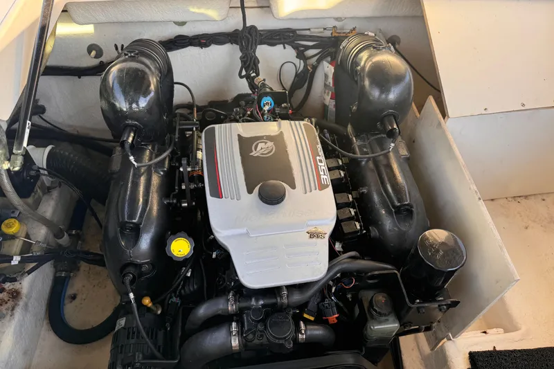 Slide: The Image of Engine compartment of a 2011 Sea Ray 280 Sundeck boat. - 14