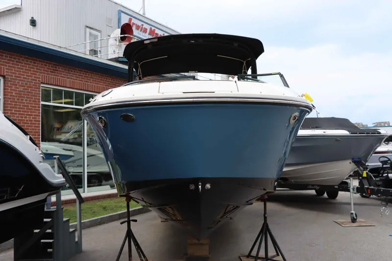 Slide: The Image of Sea Ray 250SDX 2025 - 3