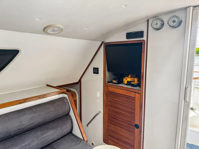 Slide: The Image of Interior of 2000 Manta 42 yacht with seating, TV, and wooden cabinetry. - 40
