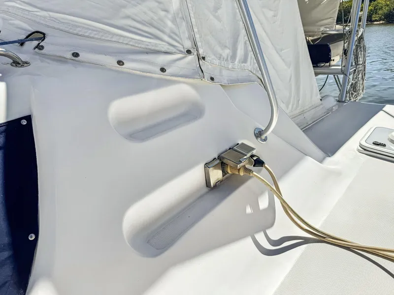 Slide: The Image of Manta 42 MkII 2000 - 64