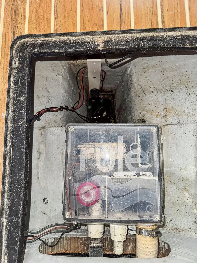 Slide: The Image of Manta 42 MkII 2000 - 69