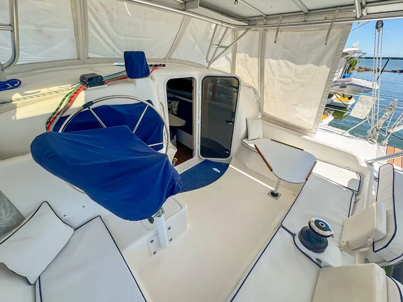 Slide: The Image of Manta 42 MkII 2000 - 70