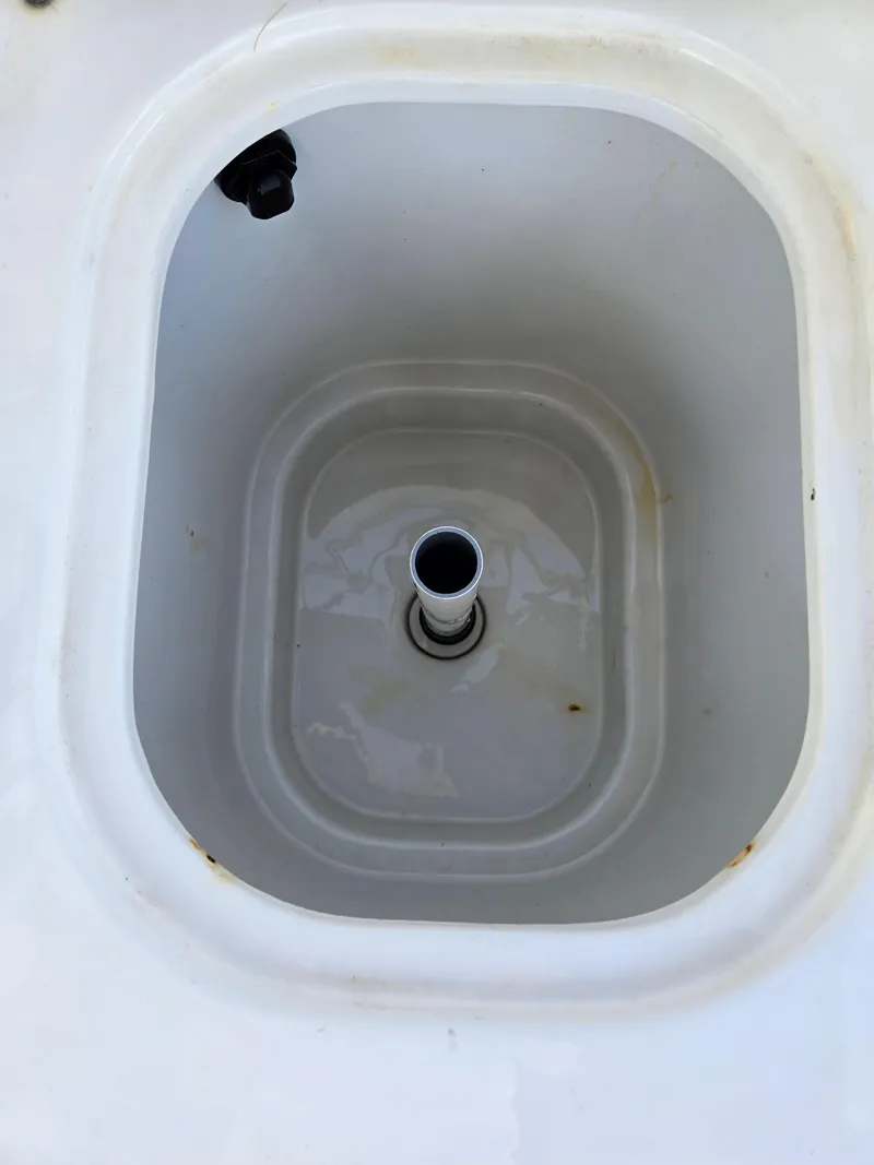 Slide: The Image of Livewell compartment of 2003 Glacier Bay 2240 SX Renegade boat. - 7