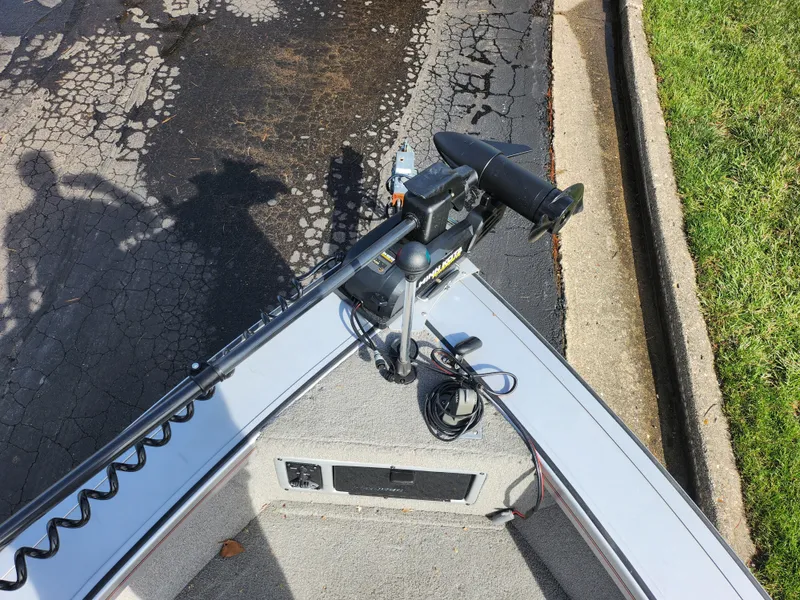Slide: The Image of 2007 Tracker Targa 175 SC boat with mounted trolling motor on asphalt. - 20