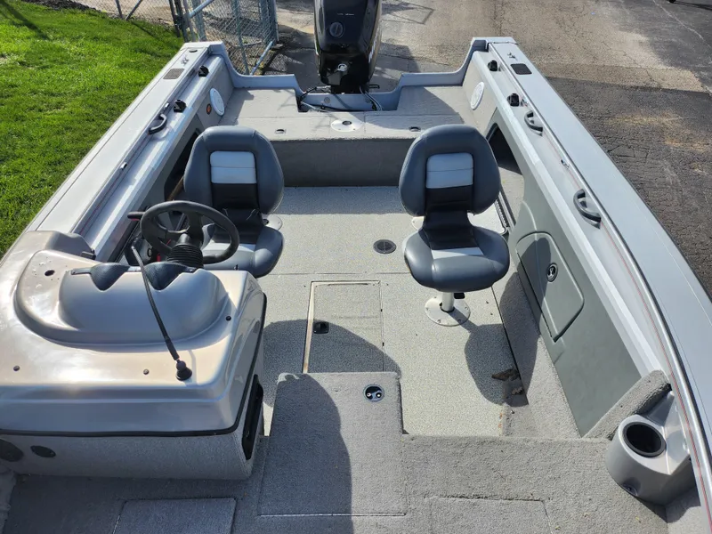 Slide: The Image of 2007 Tracker Targa 175 SC boat interior with dual seats and steering console. - 22