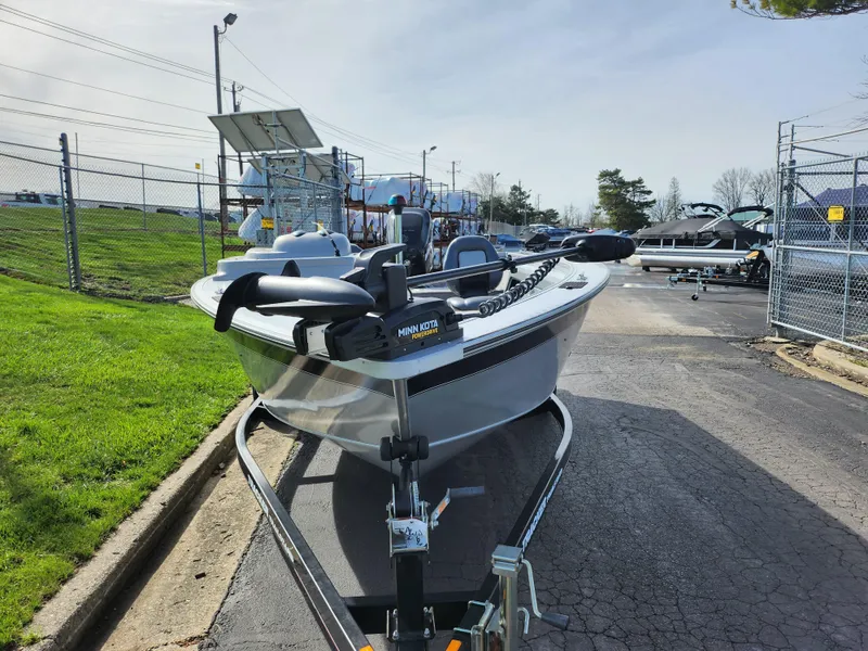Slide: The Image of 2007 Tracker Targa 175 SC boat on trailer in outdoor lot. - 7