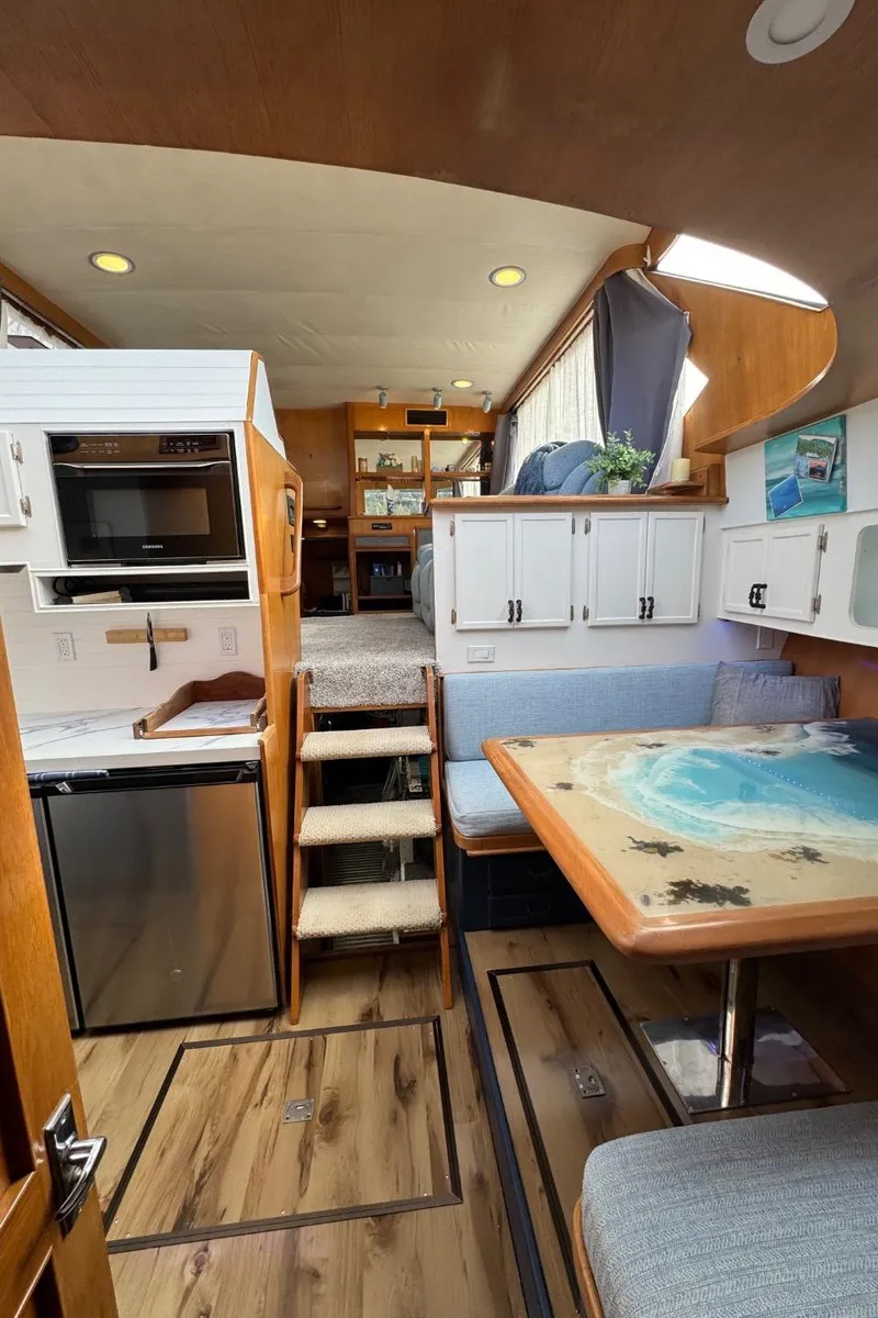 Slide: The Image of Prima 52 Cockpit Motor Yacht 1989 - 60