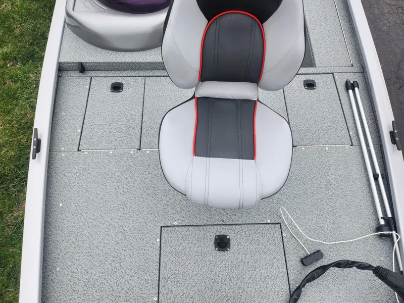 Slide: The Image of 2016 G3 Eagle 166 boat interior with gray and red seating. - 18