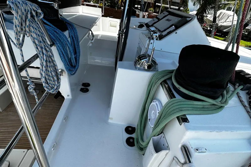 Slide: The Image of 2017 Lagoon 450 F yacht cockpit with ropes and navigation equipment. - 48