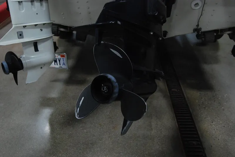 Slide: The Image of Propeller of 1998 Smoker Craft 178 Fazer boat on display in a showroom. - 36