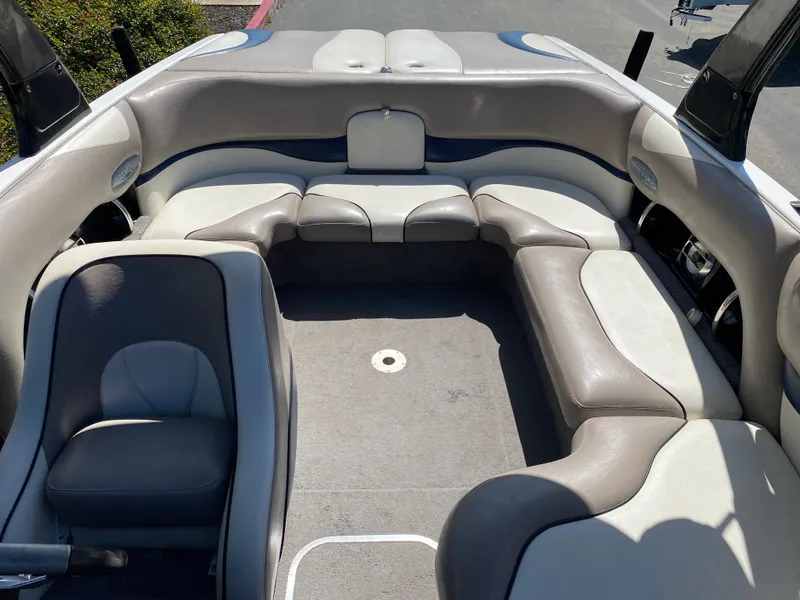 Slide: The Image of 2007 Malibu Wakesetter VLX interior with gray and white seating arrangement. - 9