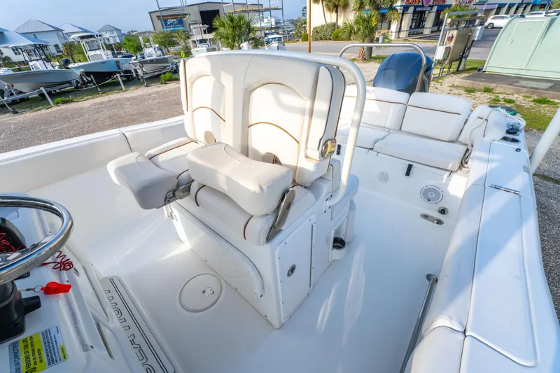 Slide: The Image of 2018 Sea Hunt 255 SE boat interior with white seating and helm station. - 15