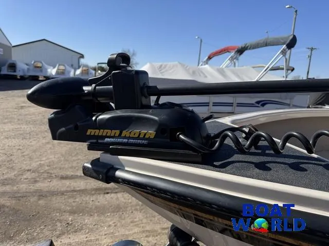 Slide: The Image of Minn Kota trolling motor on 2002 Crestliner Super Hawk 1700 boat, outdoor setting. - 13