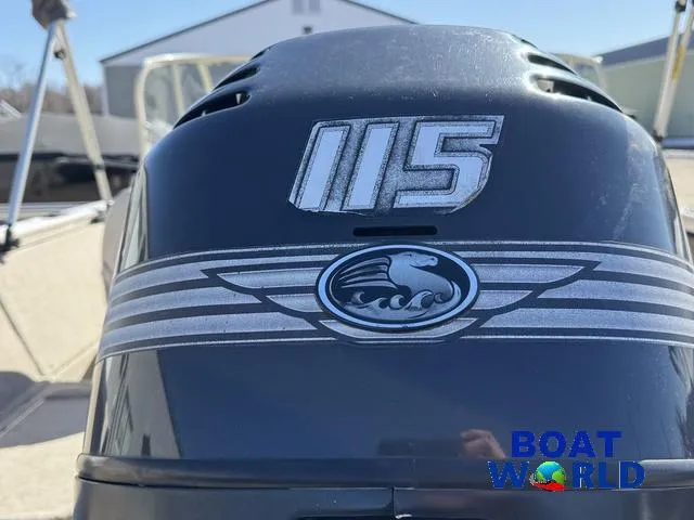 Slide: The Image of Crestliner Super Hawk 1700 2002 - 53