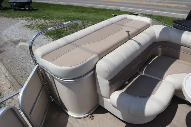 Slide: The Image of Godfrey Aqua Patio 220 re 2005 - 13