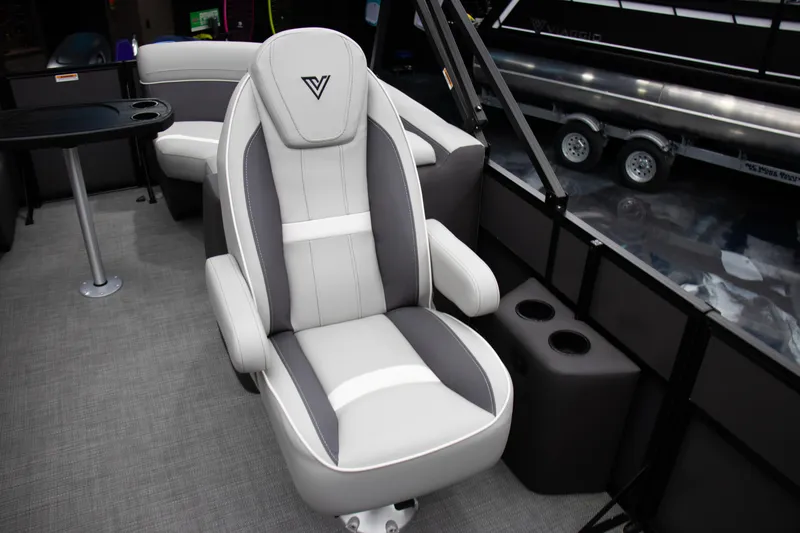 Slide: The Image of Luxurious Viaggio Lago X-U 2025 boat seat with modern design and comfortable upholstery. - 3