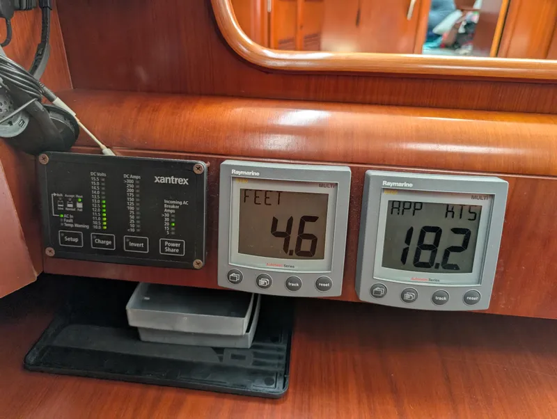 Slide: The Image of Control panel on a 2003 Beneteau Oceanis 473 yacht, displaying depth and speed readings. - 25