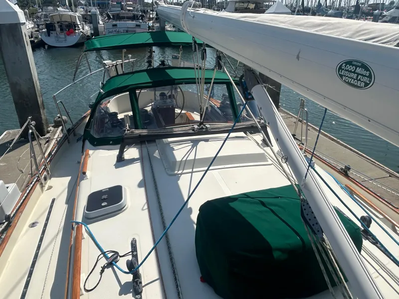 Slide: The Image of Sailboat deck of 1999 Pacific Seacraft 40 Voyagemaker in marina setting. - 10