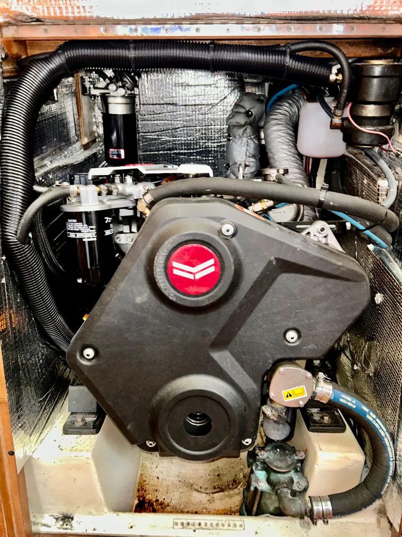 Slide: The Image of Mast of 1999 Pacific Seacraft 40 Voyagemaker sailboat against clear blue sky. - 48