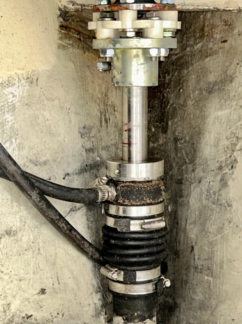 Slide: The Image of Pacific Seacraft 40 1999 - 51