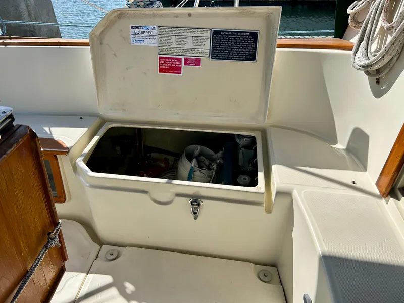 Slide: The Image of Pacific Seacraft 40 1999 - 53