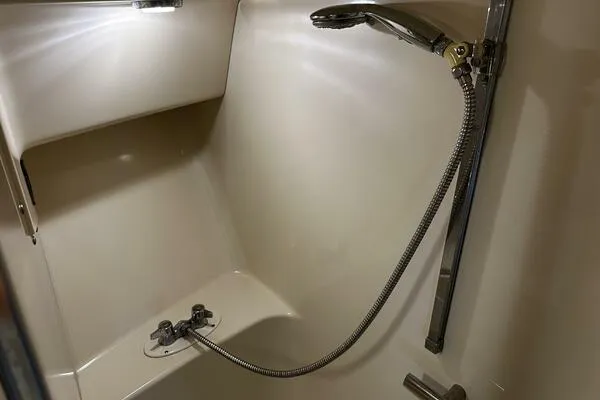 Slide: The Image of Shower area in 1996 Sea Ray 400 Express Cruiser yacht, featuring handheld showerhead. - 44