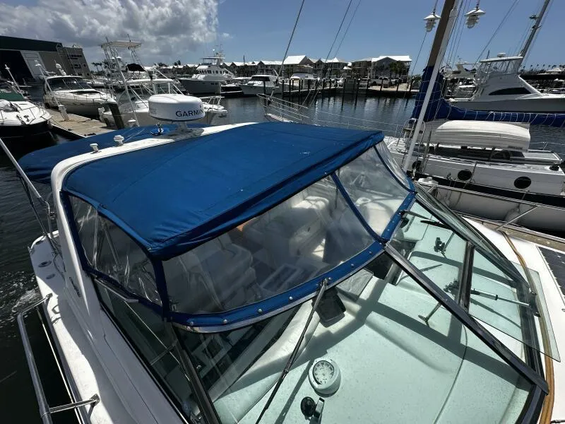 Slide: The Image of Sea Ray 400 Express Cruiser 1996 - 50