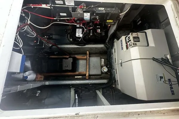 Slide: The Image of Sea Ray 400 Express Cruiser 1996 - 56