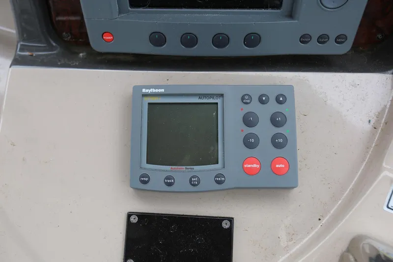Slide: The Image of Raytheon autopilot control panel on 2003 Sea Ray 420 Sundancer boat dashboard. - 30