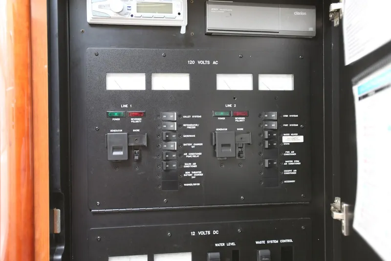 Slide: The Image of Sea Ray 420 Sundancer 2003 - 53