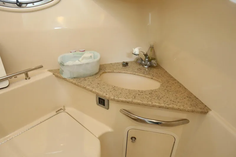 Slide: The Image of Sea Ray 420 Sundancer 2003 - 58